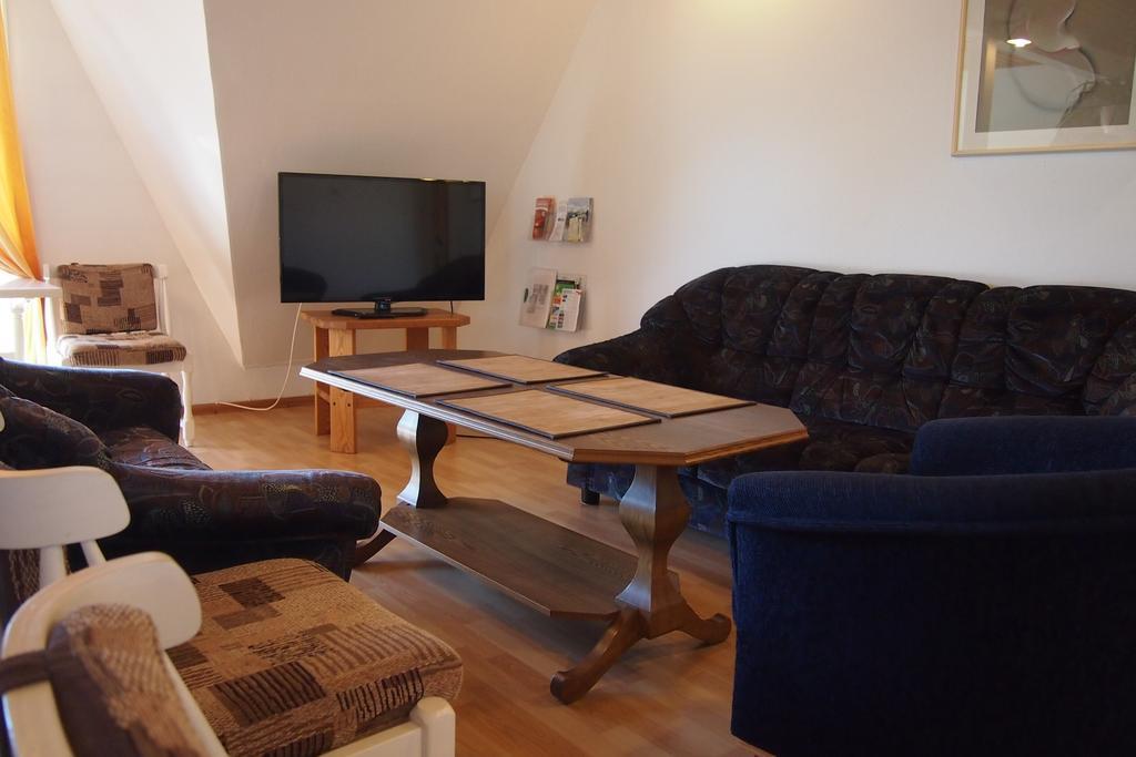 Maenni Guesthouse Haapsalu Esterno foto